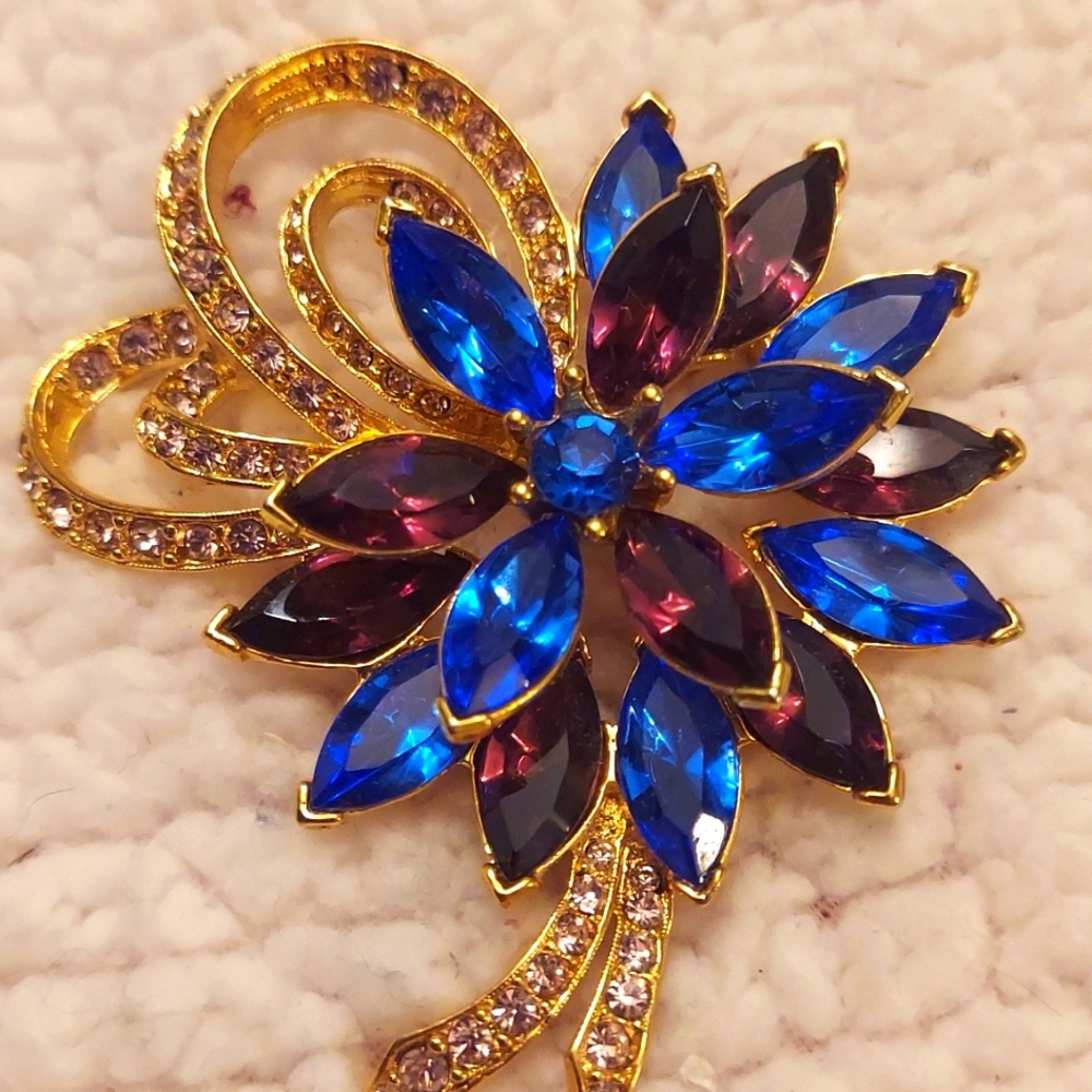 M Jent  vintage brooch